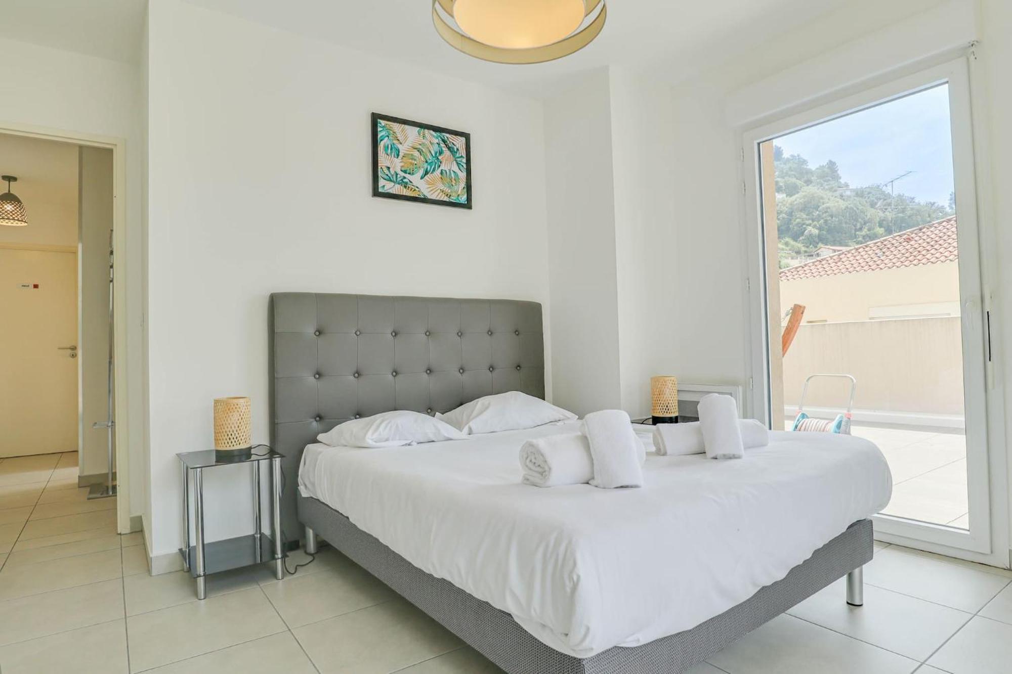 Spacieux Rooftop Parking, Terrasse Ensoleillee Menton Luaran gambar