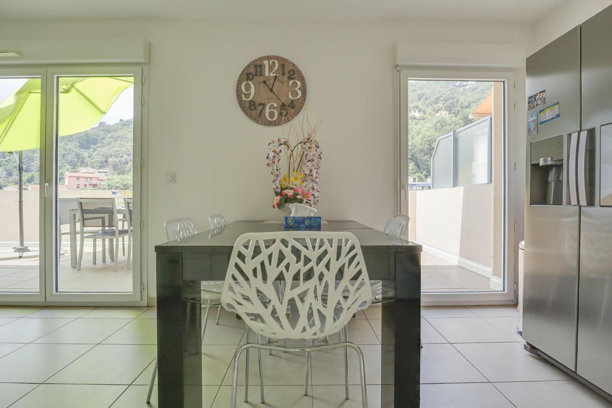 Spacieux Rooftop Parking, Terrasse Ensoleillee Menton Luaran gambar